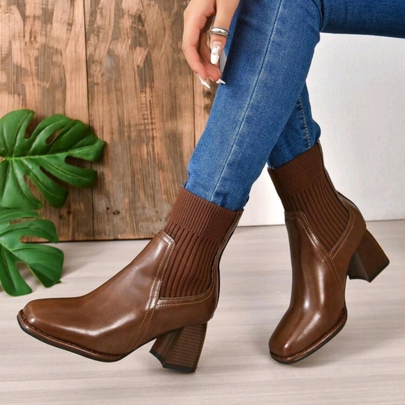 Fashionable Light-weight Comfortable Brown Boots - Picture 4 of 5